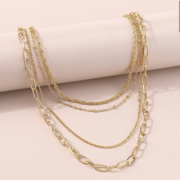 Jewelry - Classic gold layered chain necklace